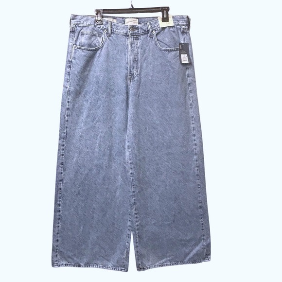 NWT Universal Thread Women's Jeans Size 14 Super Wide Leg Button Fly Light Wash - Picture 1 of 12